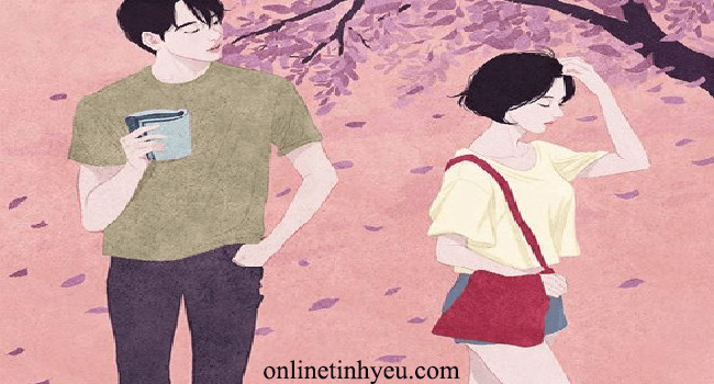 Cô gái có một bông hồng trên ve áo