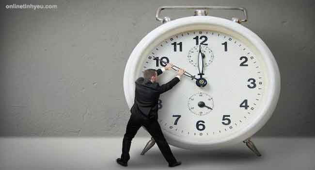 Đừng để thời gian trôi trong nuối tiếc.
