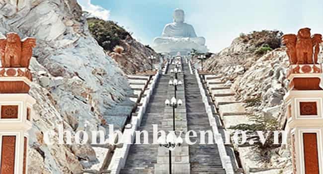 Câu chuyện về bậc thang và bức tượng